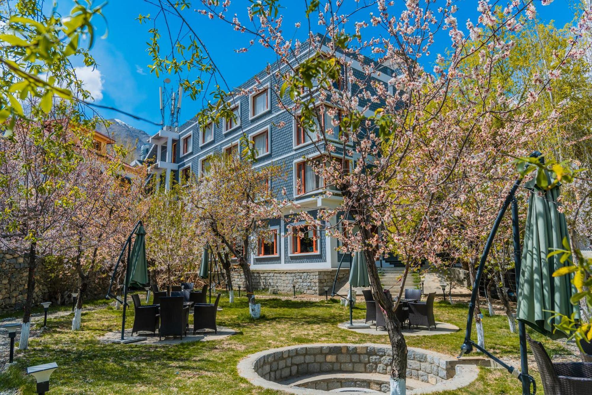 Hotel The Kargil Buitenkant foto